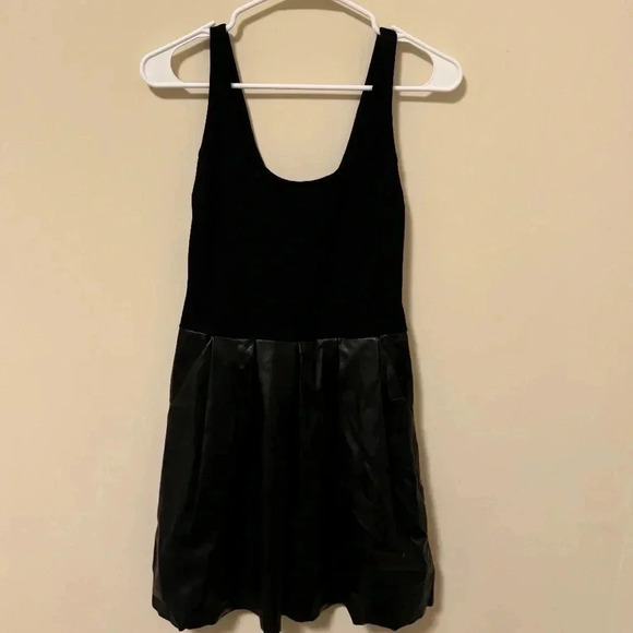 NWOT Aritzia Wilfred Free Black Popme Vegan Leather Dress Size 2 - Picture 2 of 7